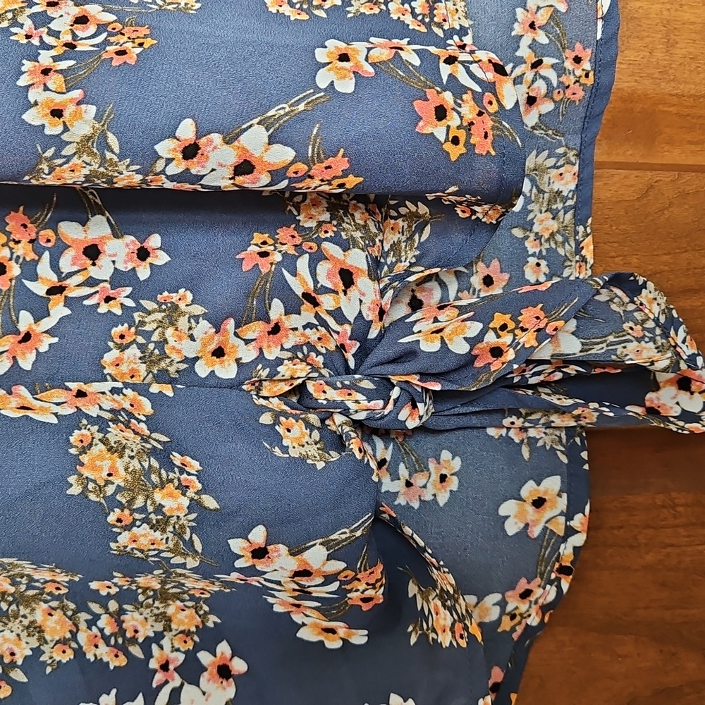 West Kei Front Tie Blouse - Picture 3 of 5